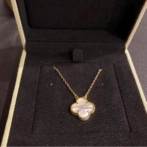 VC&A Alhambra Necklace – White Onyx {Full Set}